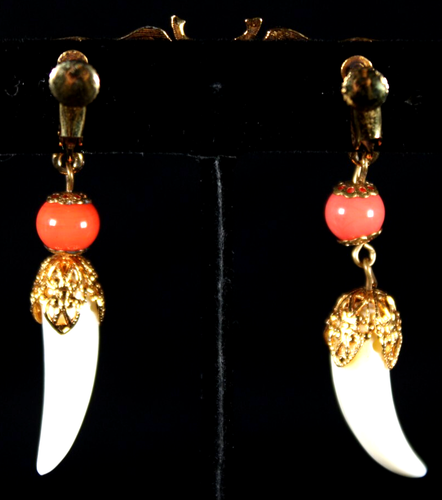 Pendientes YVES SAINT LAURENT Vintage Oro, Coral y Elefante Blanco Torcidos/Clip-On - Imagen 4 de 10