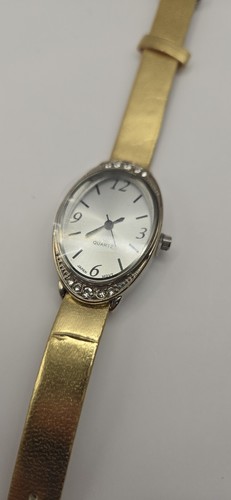 New Avon Everyday Elegance Gold Tone Wrist Watch (1720) - Picture 2 of 4
