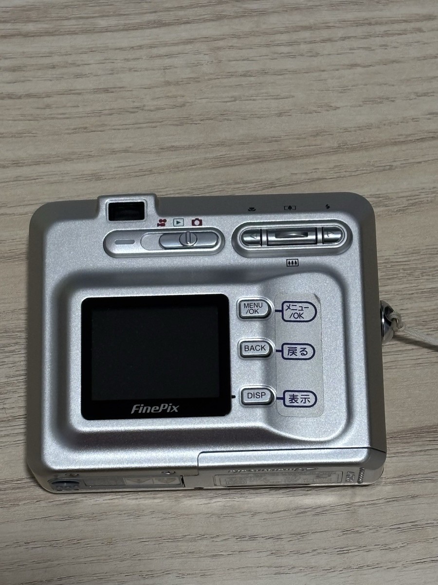 Fujifilm FinePix F401 3.1MP DigIcam Silver 3x Zoom w/ Accessories