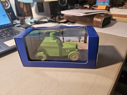 ATLAS 1:43 TIN TIN LE LOTUS BLUE SUMIDA ARM GREEN NEW IN BOX + COMIC - Picture 1 of 13