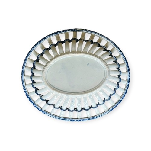 Antique Staffordshire Blue & White Reticulated Basket Dish · Chinoiserie c.1820 - Picture 5 of 9