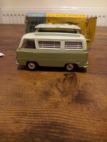 VINTAGE CORGI TOY FORD THAMES AIRBORNE CARAVAN NO. 420 - TWO TONE GREEN - Picture 2 of 16