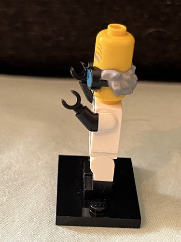 Lego Monster Scientist Minifigure - Picture 4 of 4