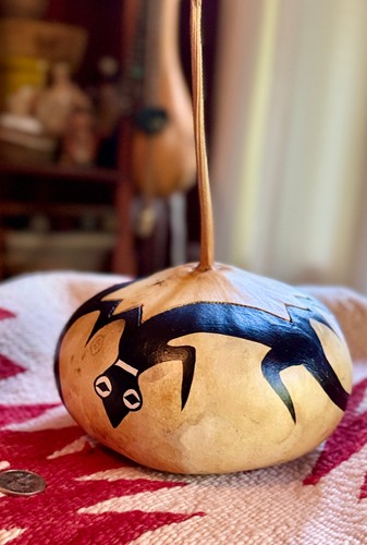 PAINTED GOURD WITH PUZZLE LID, LIZARDS CIRCLE, NATIVE AMERICAN, SIGNED, EUC - Picture 5 of 10