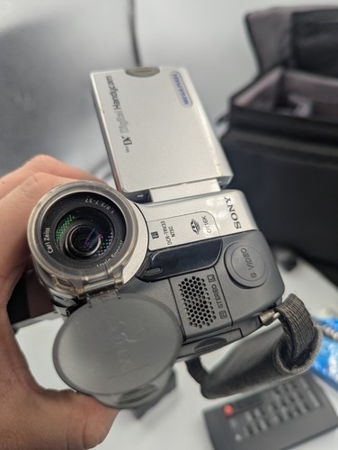 Sony Mini DV Digital Handycam DCR-TRV33 Camcorder W Case Remote Battery Cassette - Picture 9 of 14