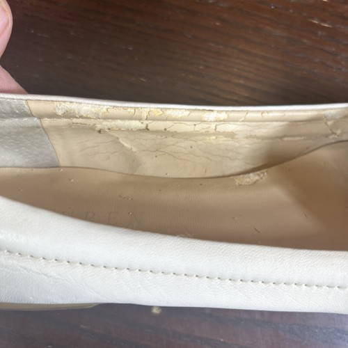 Mocassini Lauren Ralph Lauren in pelle bianco sporco con fibbia tono oro taglia 8,5 M - Foto 5 di 7
