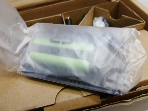 NEW - Polycom VVX D60 Wireless Handset 2200-17825-001 with Base & Charger - Picture 7 of 8