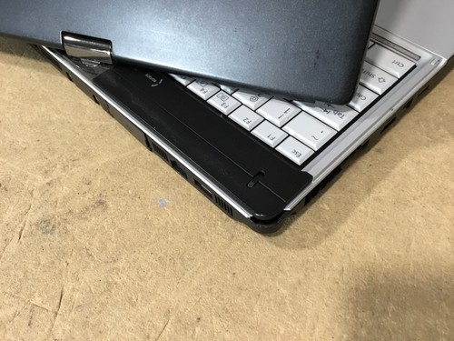 Fujitsu LifeBook T901 | i5-2520M 2.5GHz | 2GB | 250 GB | No OS - Grade C - Afbeelding 4 van 4