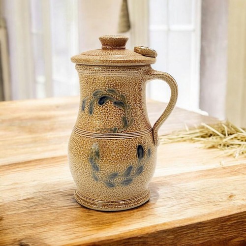 Rowe Pottery Works Handarbeit Krug mit Deckel Sturmglas Griff handbemalt Glasur 8,5"