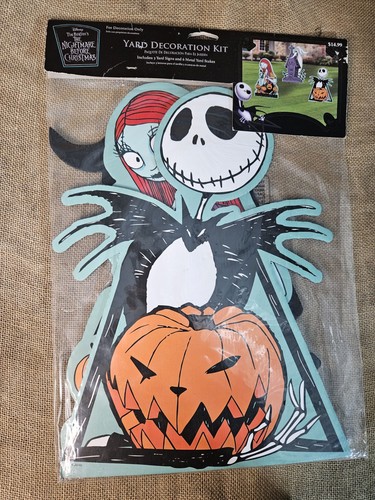 Disney The Nightmare Before Christmas Yard Decoration Kit 3 Yard Signs & Stakes - Picture 1 of 6