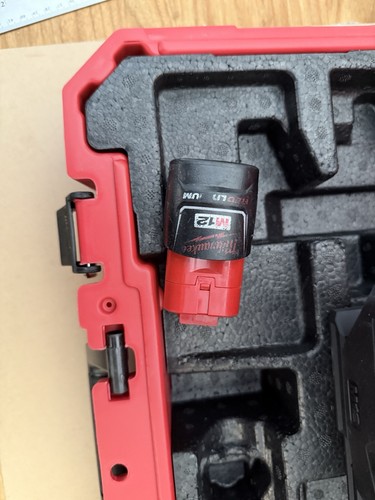 Nuovissimo strumento laser Milwaukee 3631-20 M12 360 gradi raggio verde singolo piano - Foto 6 di 9