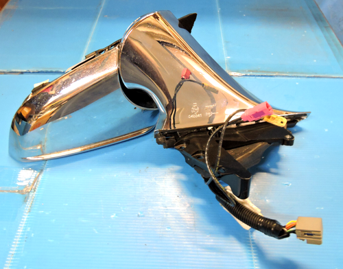 Tesla Model S Passenger Right Side Mirror 1041318-00-F / Damaged Folder / AS-IS - Picture 4 of 12