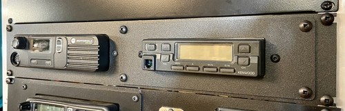 Panel de montaje en rack 19": Motorola XPR/DM + combinación de radio - Elige tu modelo - Imagen 12 de 39