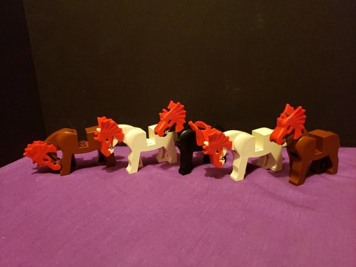 Lego Castle Pferd Lot Kampfhelm Sattel schwarz braun weiß Figuren Kopfbedeckung - Bild 2 von 23