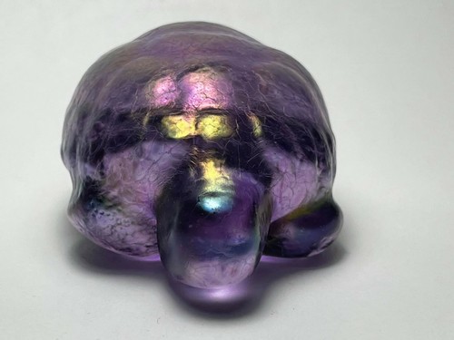 Robert Held Iridescent Turtle Paperweight - Picture 4 of 7