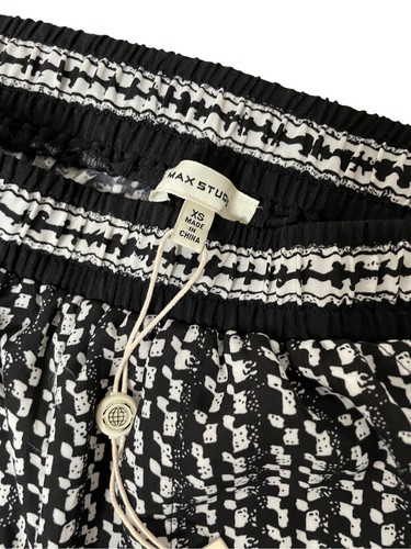 NWT Max Studio Elastic Geometric Black and White Pull On Pants - Picture 2 of 6