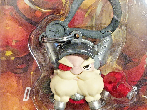 Blizzard: Overwatch Reinhardt #2 & Torbjörn #6 Backpack Hangers & Comics. NEW - Picture 8 of 11