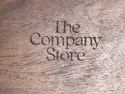 The Company Store Terrier-förmiges Holz Wurstwaren Urlaub Servierbrett in sehr gutem Zustand - Bild 5 von 5