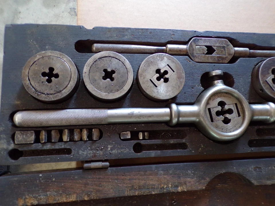 Juego de grifos y troqueles GT&D Greenfield Foto 4 de 4