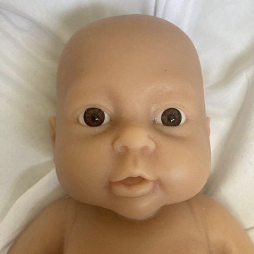 IVITA Platinum Silicone Baby Girl Doll - Picture 15 of 15