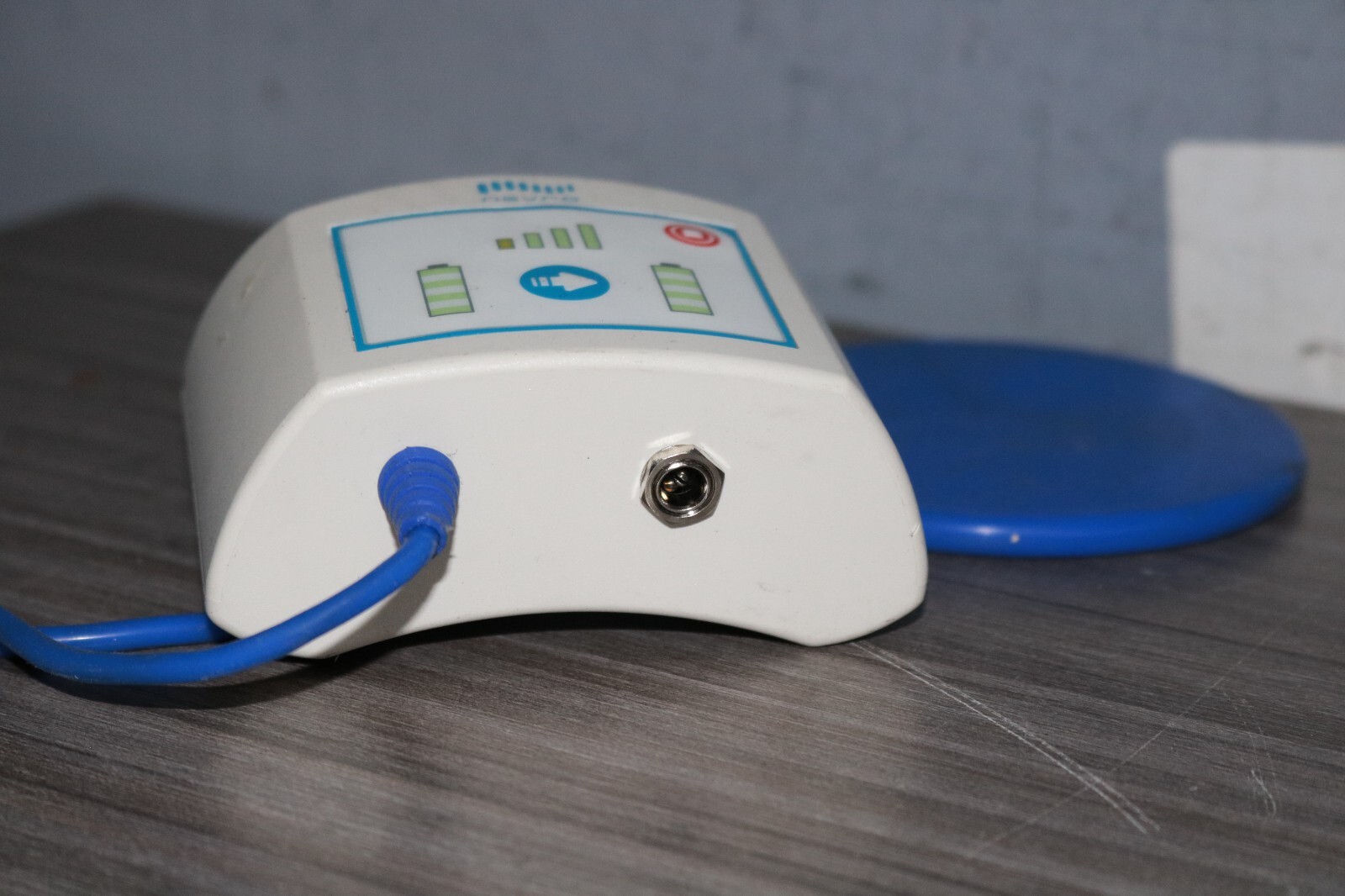 Nevro Charger 10187 , PREOWNED (UNTESTED AS IS SHOWN IN THE PICTURES