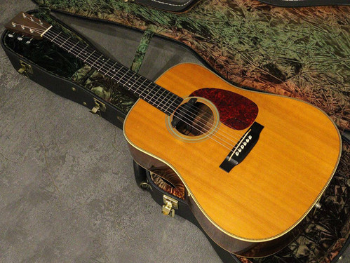 Martin HD-28V Fishman Rare Earth Single 2000 Used Acoustic Guitar - Picture 3 of 11