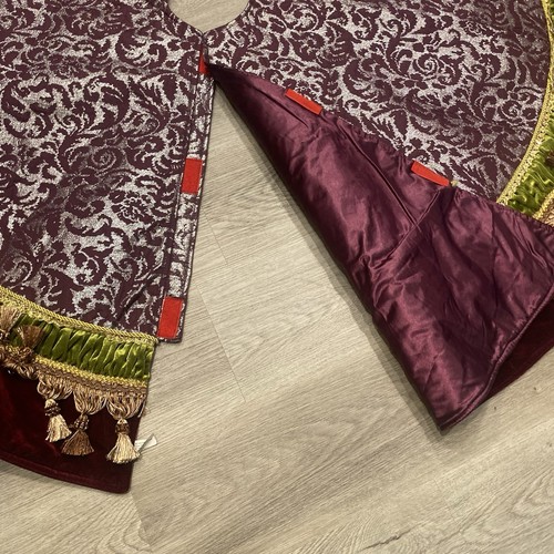 Large Burgundy, Green & Gold Christmas Tree Skirt Fancy 57" Across Gold Tassels - Picture 4 of 8