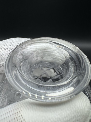 Parfümflakon mit Diamantschliffmuster. Schliffglasstopfen. 3,5" breit. 5,5 Zoll groß - Bild 8 von 14