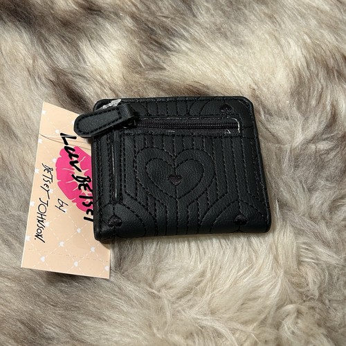 Neu mit Etikett Betsey Johnson französische Geldbörse mit Druckknopf - genähte Herzen in schönem Schwarz - Bild 2 von 4