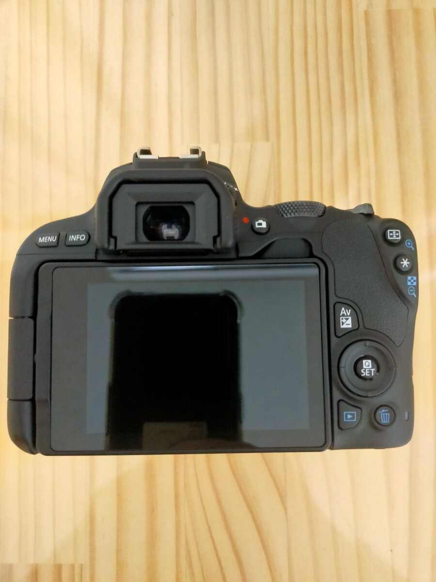 Canon EOS Kiss X9 EF-S 18-55mm F4-5.6 IS STM Lens Kit 15968 Canon EOS Kiss X9 EF-S 18-55mm F4-5.6 IS STM Lens Kit 15968