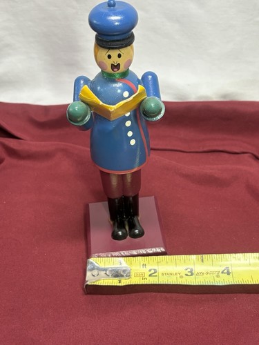 Vintage Christmas Caroler Singer Figurine Folk Art Wood 7.5 in - Picture 7 of 9