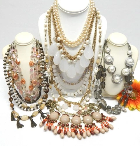 VINTAGE TO NOW FASHION COSTUME JEWELRY NECKLACE LOT ASSORTED TYPES & MATERIALS