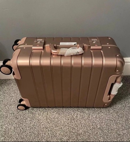 Away Travel The Carry On Aluminium Edition Roségold - Brandneu | KOSTENLOSER Versand✅ - Bild 3 von 6