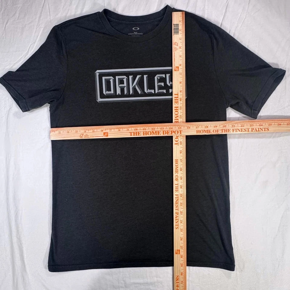Camisa Oakley Para Hombres Mediana Negra Gris Logo Gráfico Calce Regular Informal Camiseta Y2K Foto 4 de 4