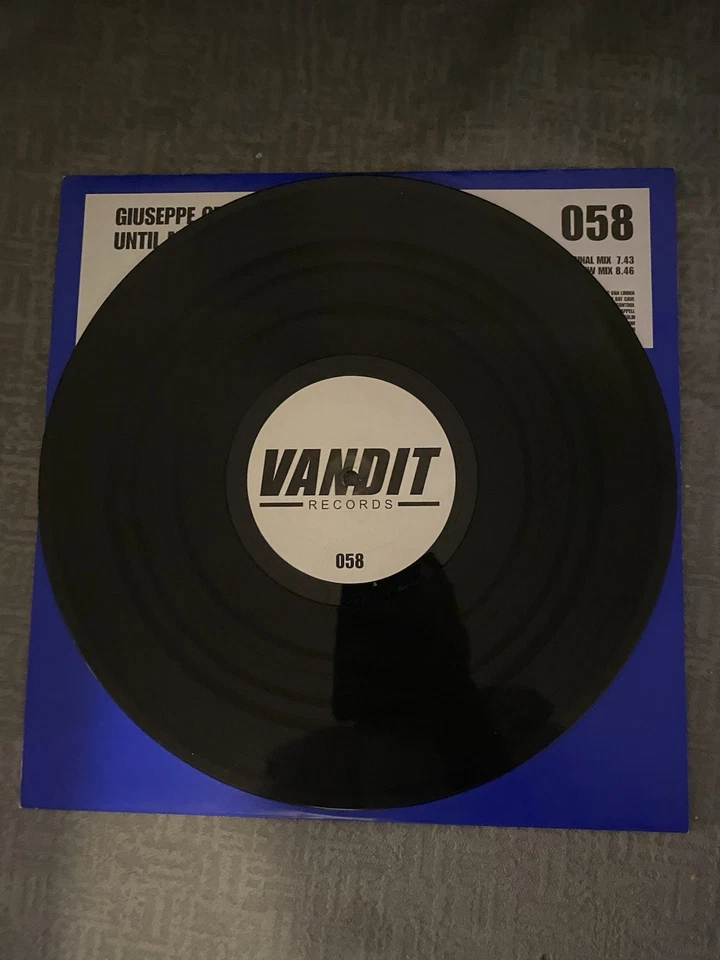 Vinyl - Image 3 of 4