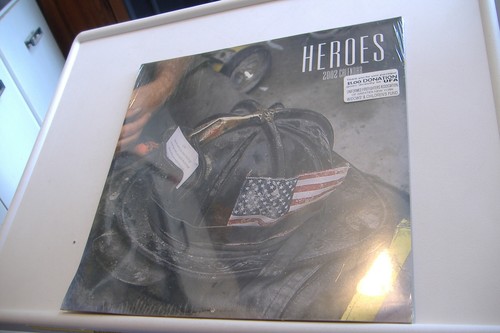 ~HÉROES~CALENDARIO 2002~911 UFA WIDOWS & CHILDREN'S FUND~BROWNTROUT~ - Imagen 1 de 3