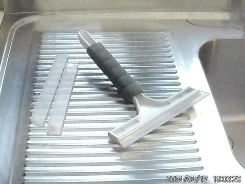 Desired Tools Premium Squeegee for Shower Window Car Glass + 2 Spare Blades - Picture 2 of 3