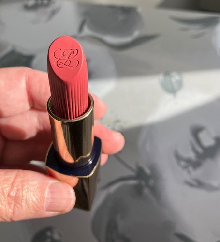 Estee Lauder Pure Color Matte 666 CAPTIVATED Lipstick - Picture 6 of 7