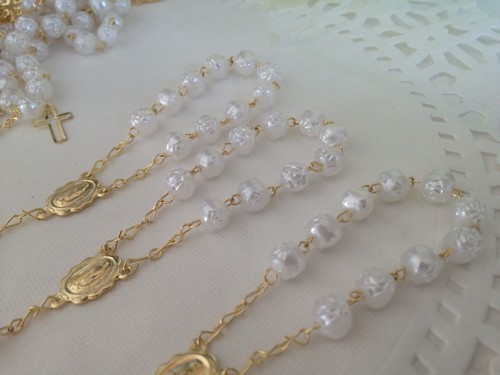 60 Pc Mini Rosarios WHITE Baptism Favors/Communion Favors/recuerdos De Bautizo - Picture 5 of 7