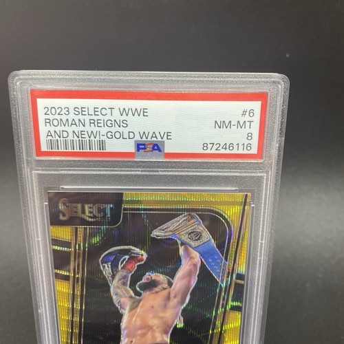 2023 Seleziona WWE - Roman Reigns - Gold Wave - E Nuovo! #'d 03/10! PSA 8! - Foto 2 di 5