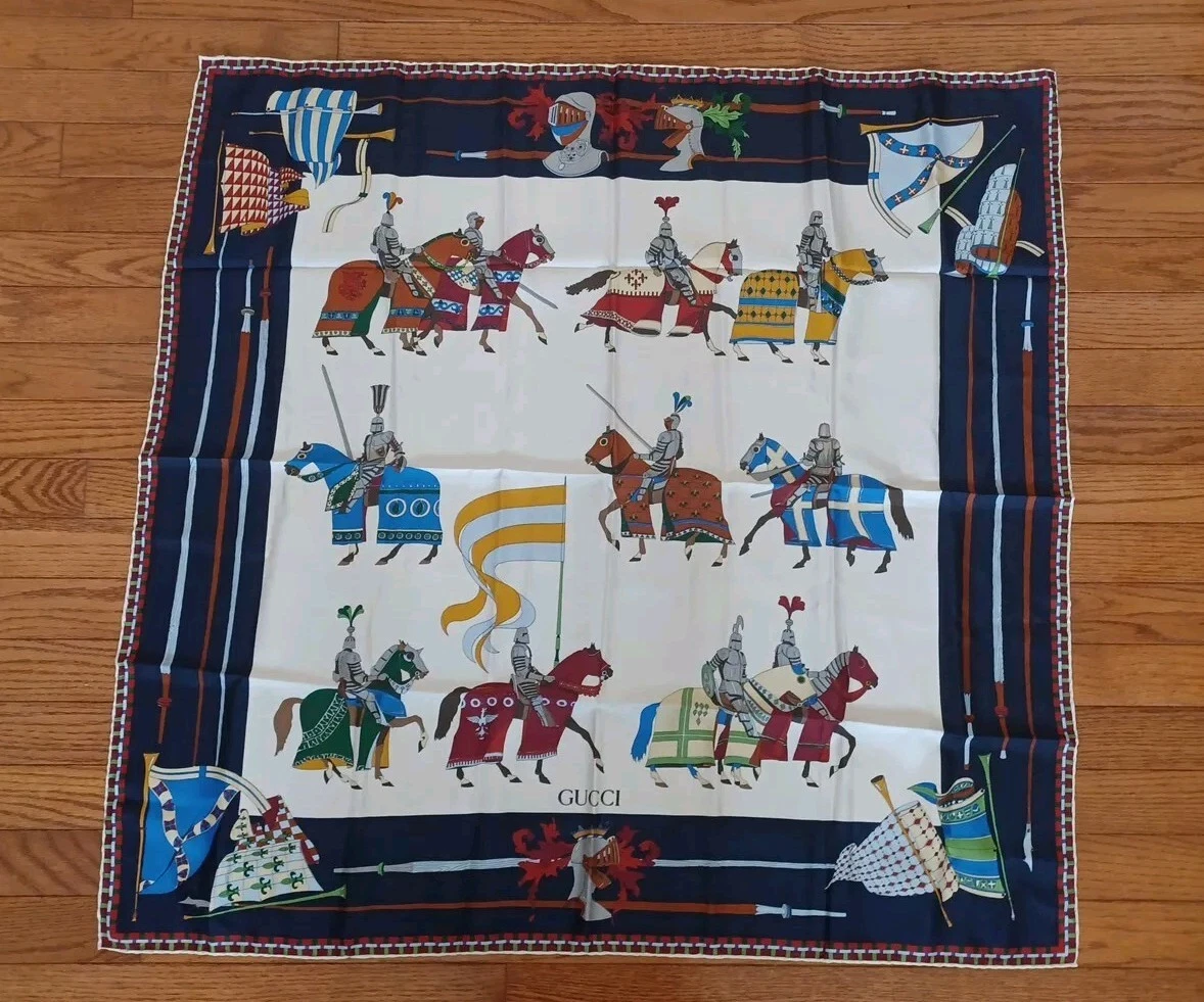 Foulard vintage Gucci British Armour soldats sur chevaux 33