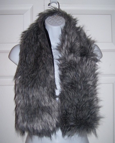 Fownes Mujer Cuello Envoltura Largo Plateado Pelo Imitación Piel Tela Negra Reverso Nuevo    - Imagen 4 de 11