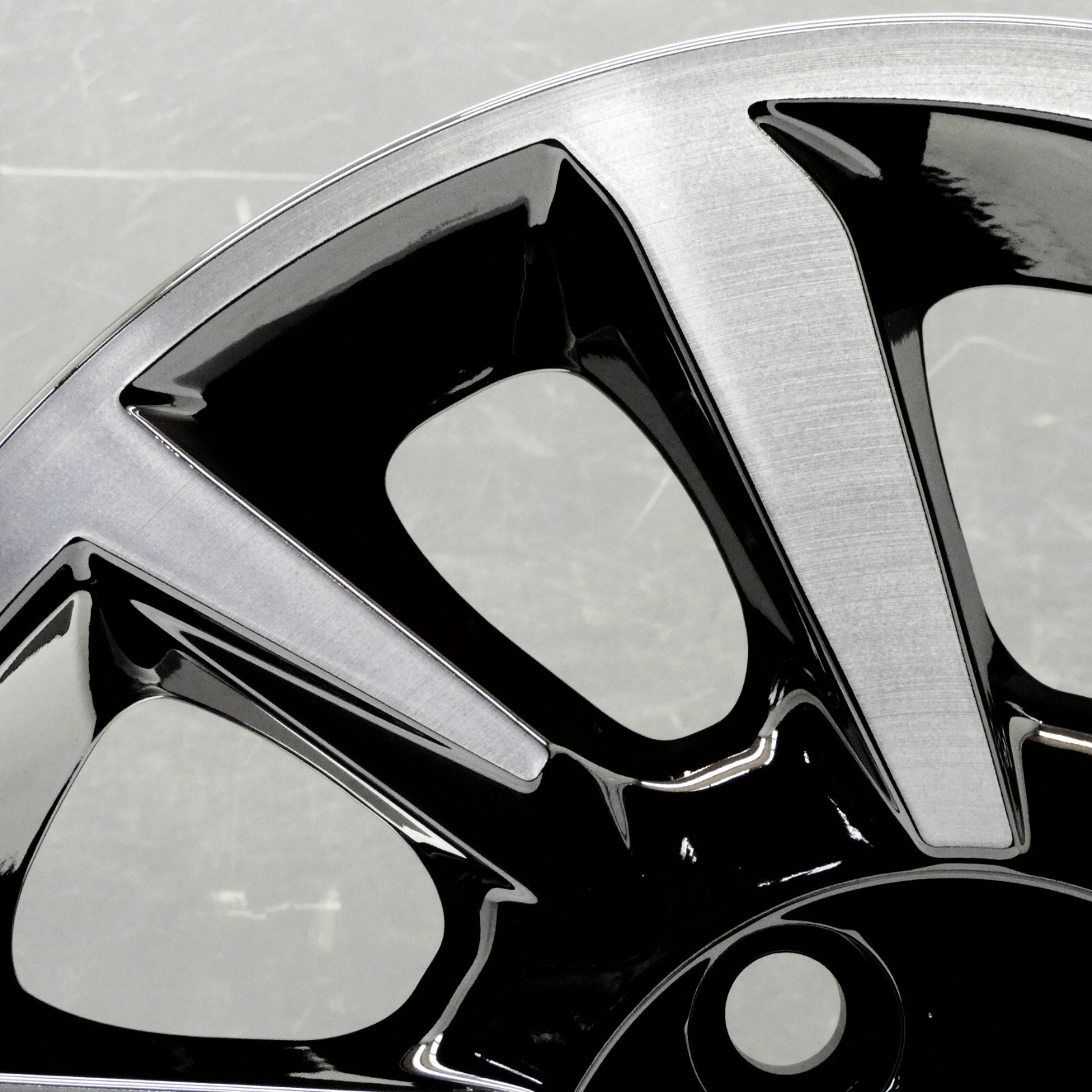 1x Genuine Toyota Aygo 15