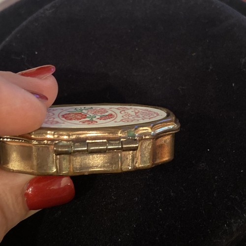 Caja de píldoras de latón, flores de peonía rosa de latón vintage en forma ovalada en la parte superior - Imagen 5 de 5