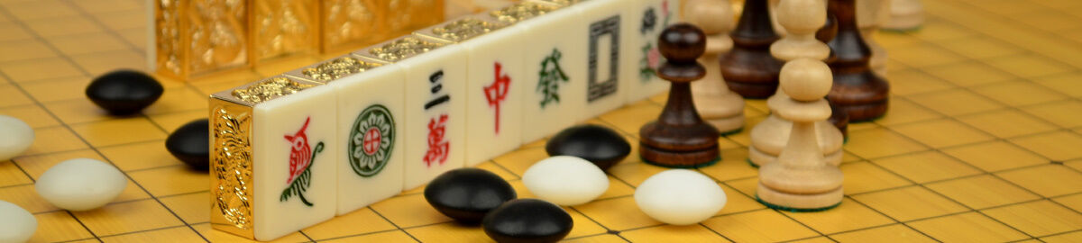 Yellow Mountain Imports Shogi Japanese Chess Game Set - Wooden Board with  Drawers and Traditional Koma Playing Pieces