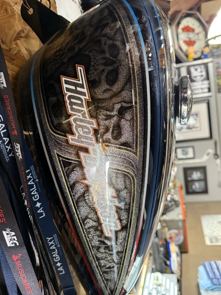 Harley Davidson Sportster tanque de gasolina pintura personalizada Foto 3 de 4