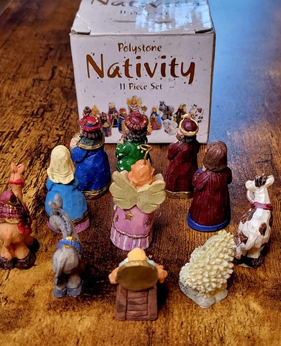 11 Piece Polystone Nativity Set Complete With Original Box - Picture 7 of 8