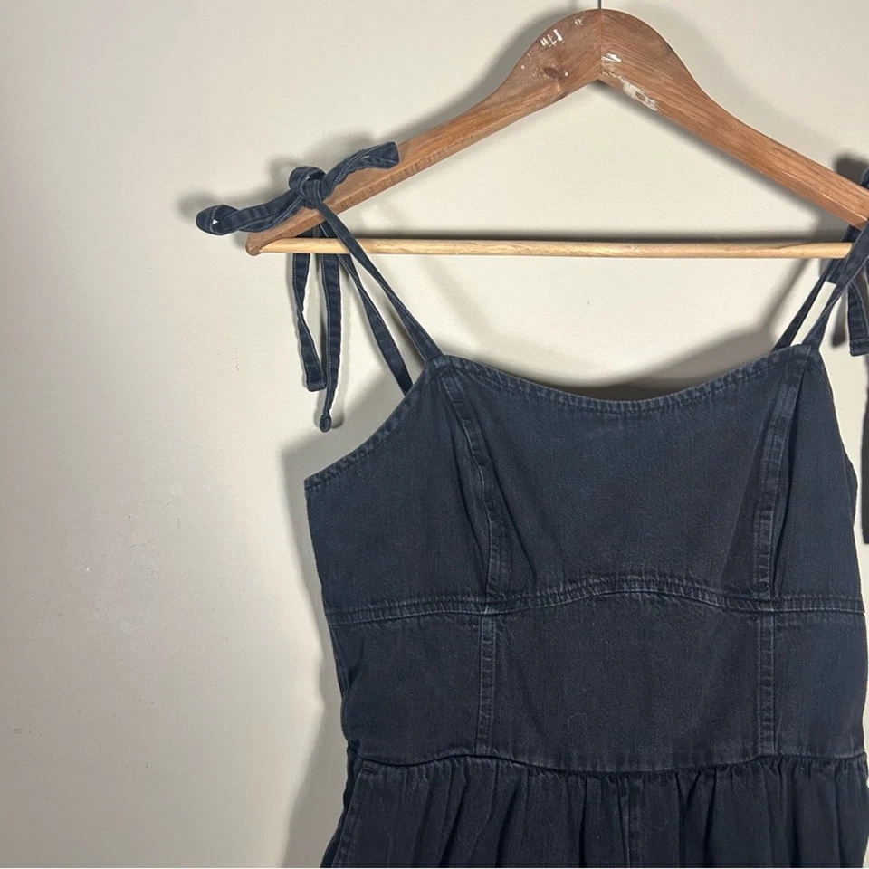 Old Navy 黑色牛仔棉宽腿可调肩带连身裤 M 码 — 第 3/4 张图片