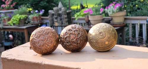 3 ANTIQUE ART NOUVEAU DOOR KNOBS - Picture 2 of 11