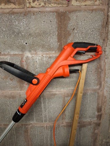 BLACK & DECKER - Strimmer-550w-95db-Type 1 ST5530-Model - Picture 2 of 7